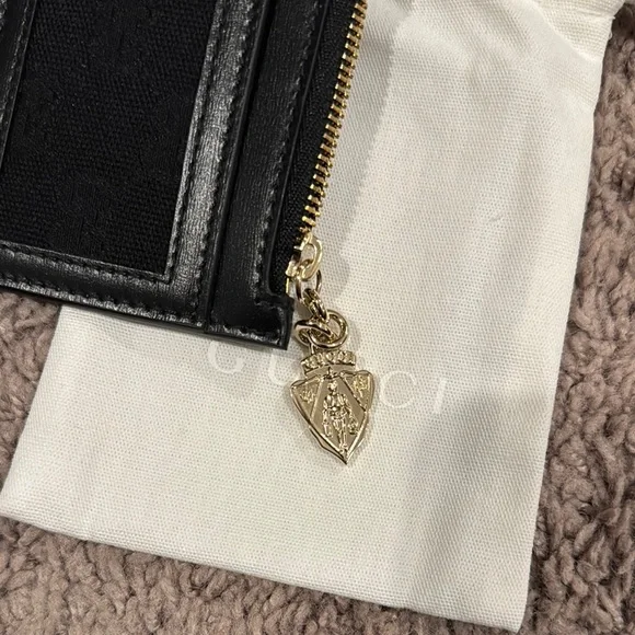 Gucci Black Card Holder with Gold Emblem - Picture 4 of 4